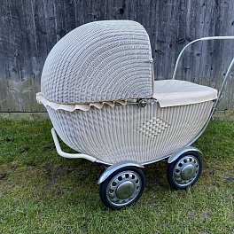 Proutěný kočárek - částečná renovace
