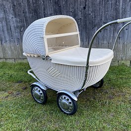 Proutěný kočárek - částečná renovace