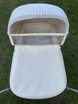 Proutěný kočárek - částečná renovace