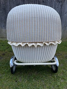 Proutěný kočárek - částečná renovace
