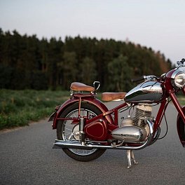 Jawa 250/11 Pérák "ZBROJOVKA"