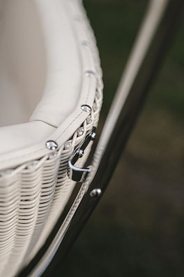 Proutěný kočárek s dřevěným madlem